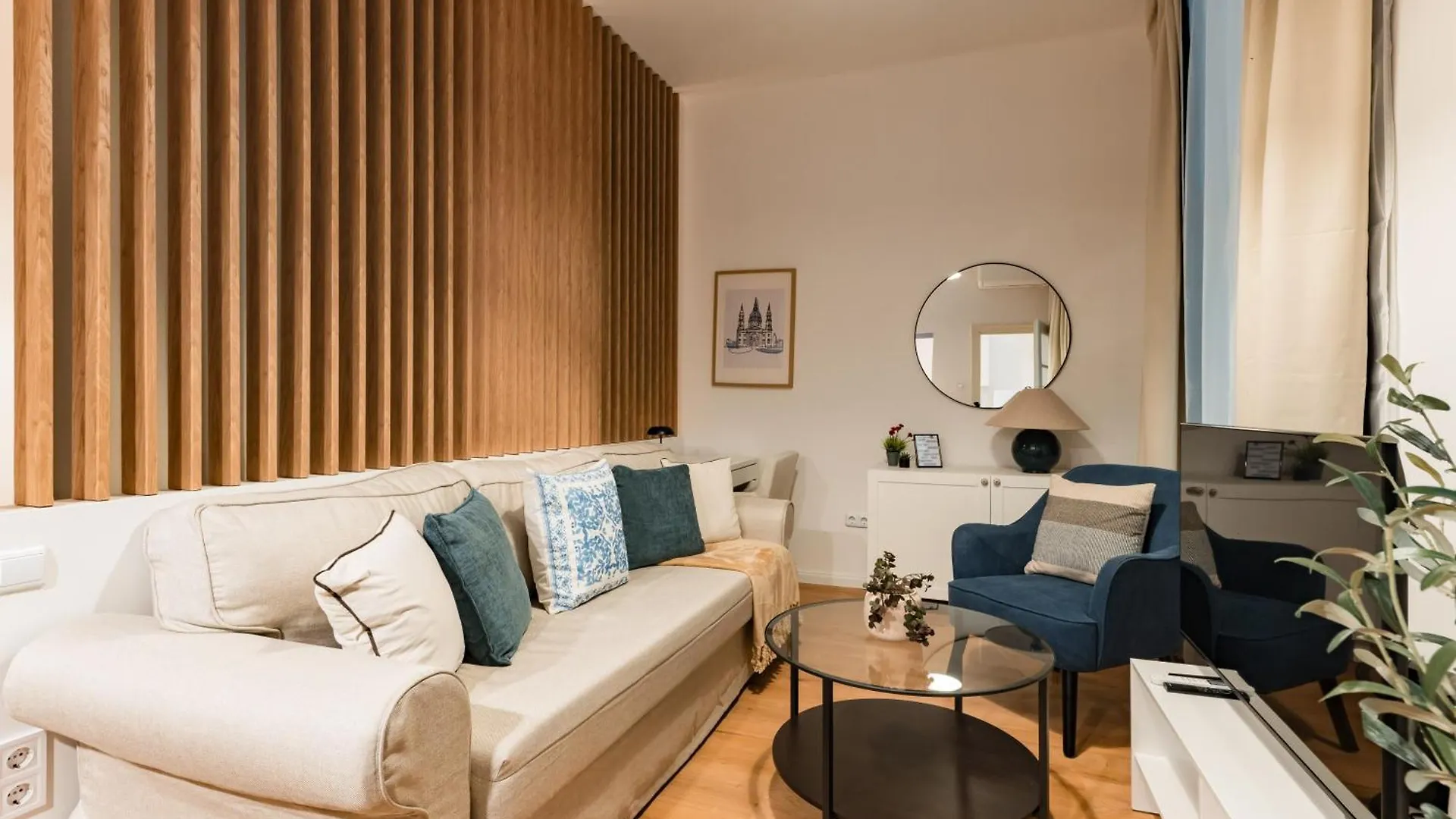 Central Budapest Boutique Blue Gem Macaristan