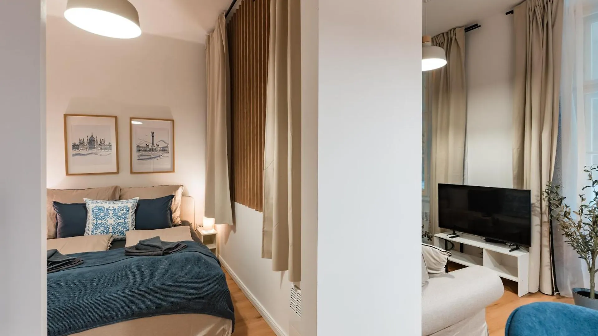 Central Budapest Boutique Blue Gem