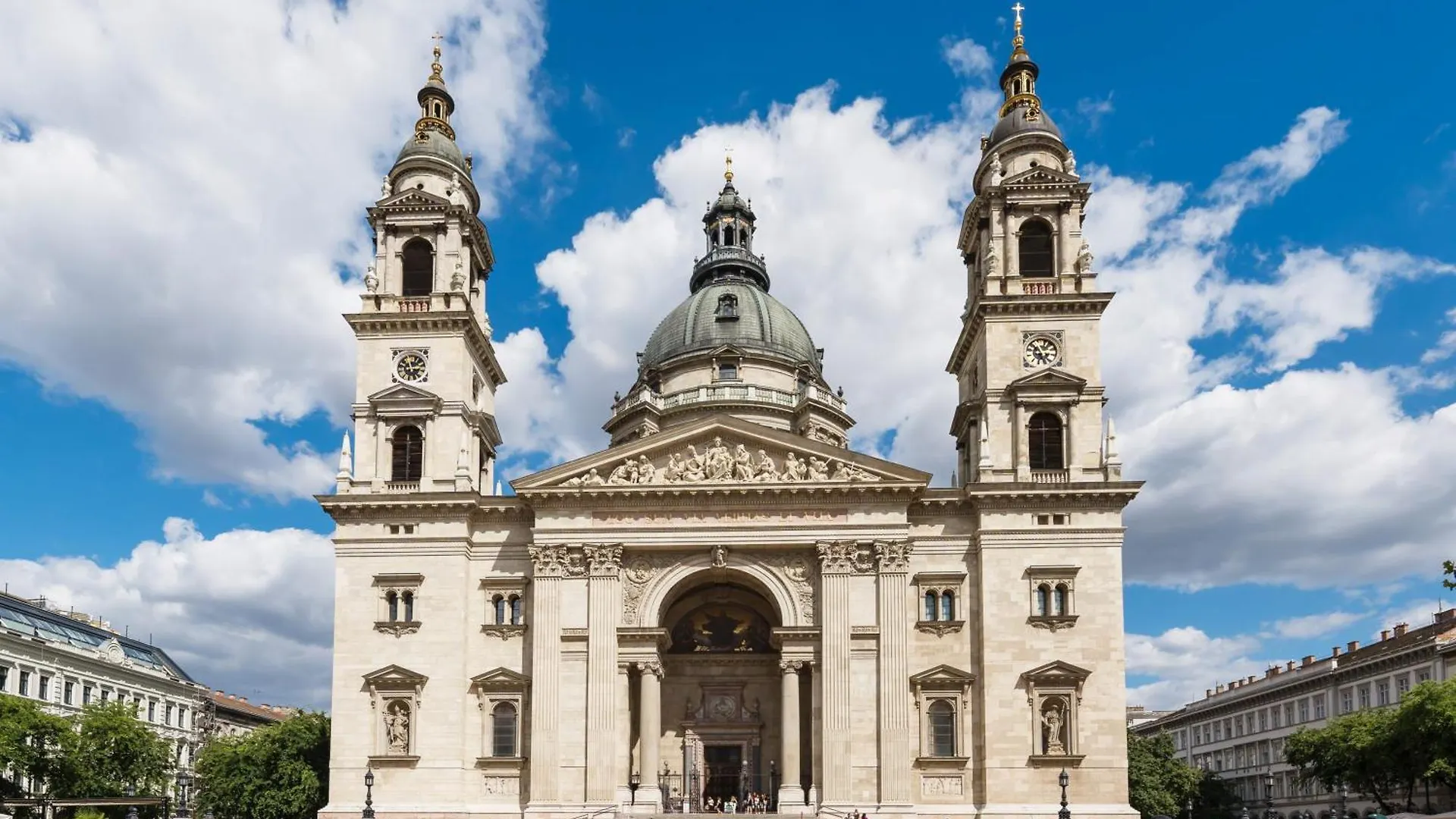 Central Budapest Boutique Blue Gem