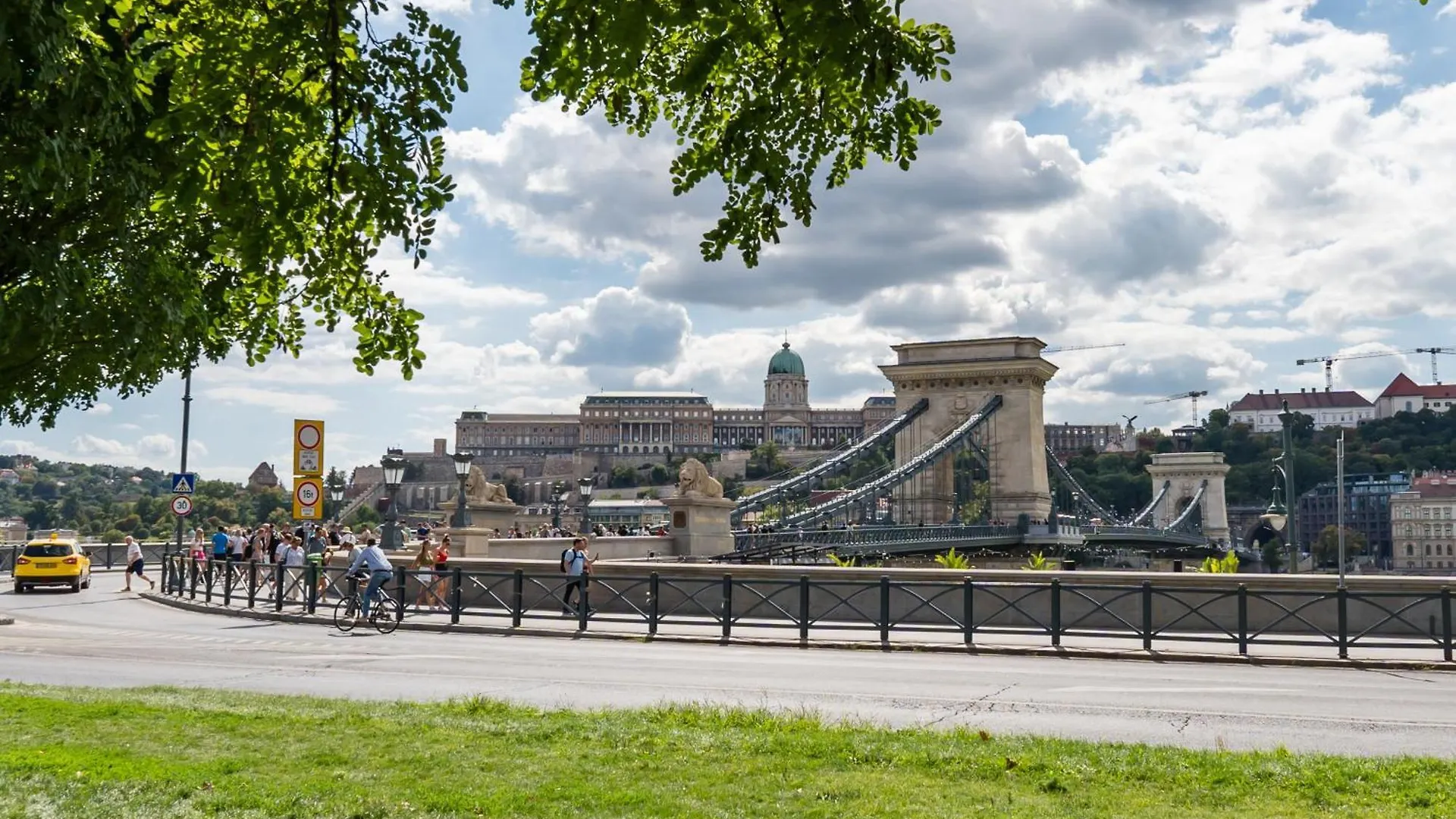 Central Budapest Boutique Blue Gem