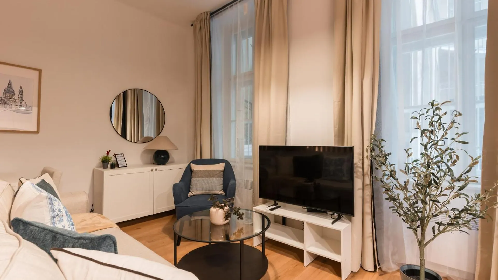 Central Budapest Boutique Blue Gem