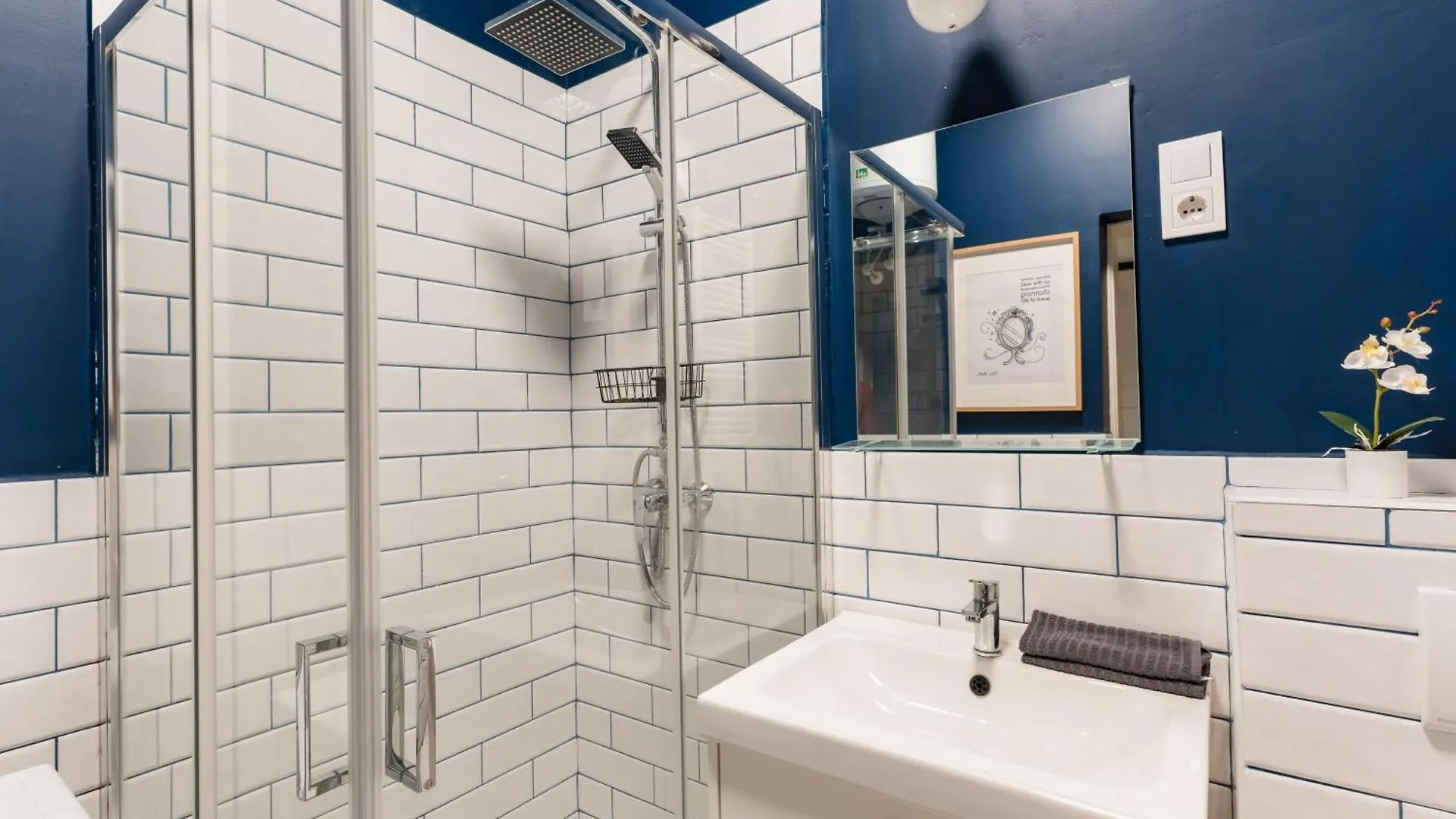 Central Budapest Boutique Blue Gem 0*,