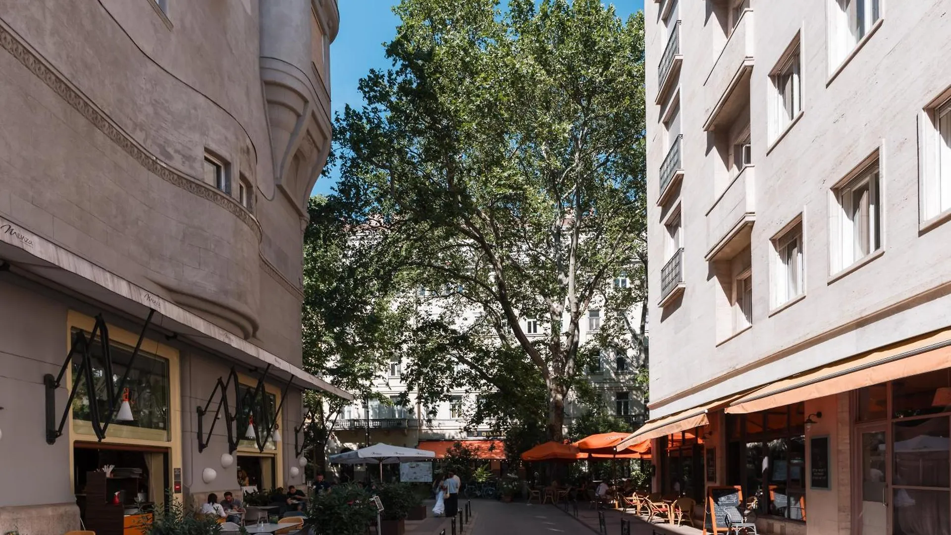 Central Budapest Boutique Blue Gem المجر